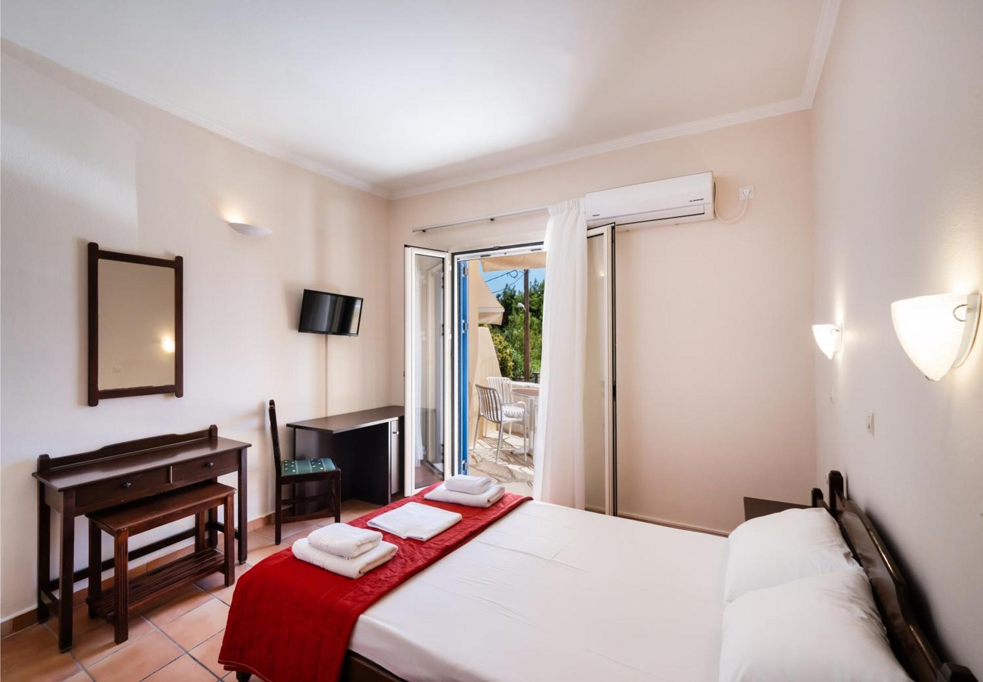 Ionio Hotel Nikiana Bagian luar foto